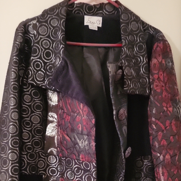 Elegant Patchwork Trench Coat - Picture 4 of 6